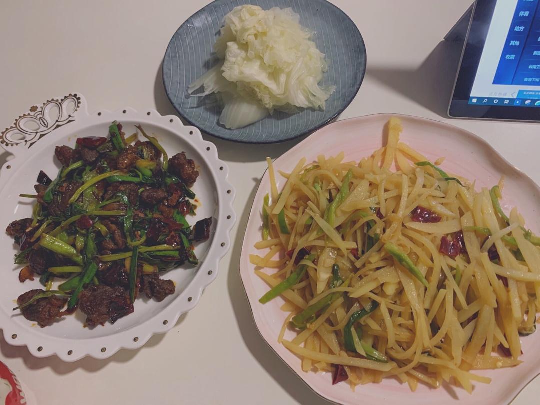 厨师长教你：“炝炒土豆丝”的家常做法，口感爽脆
