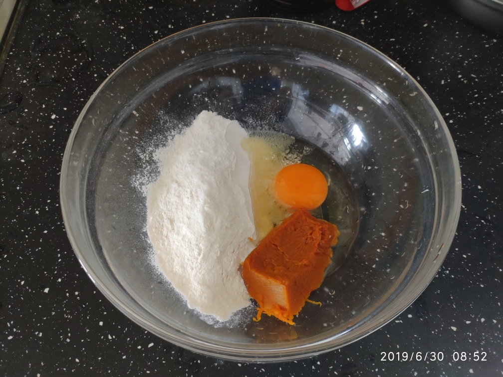 《宝宝辅食》南瓜鸡蛋饼的做法 步骤1