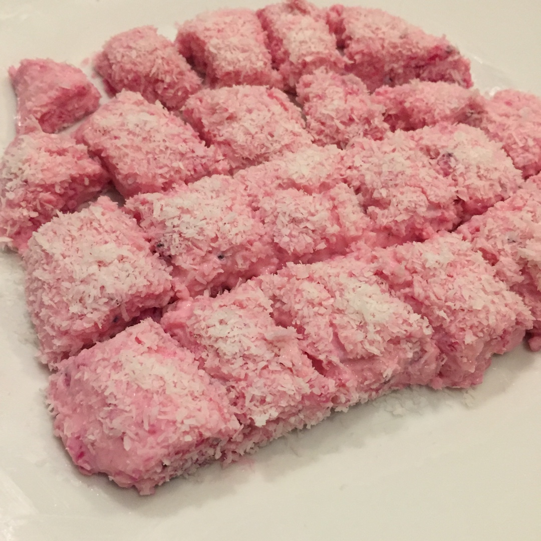 粉色椰丝牛奶小方