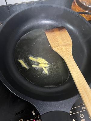 金针菇鸭血牛肉汤的做法 步骤2