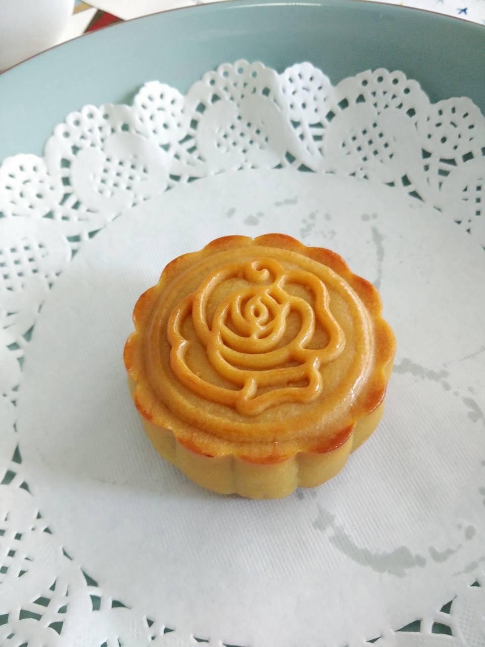 广式月饼—蛋黄莲蓉月饼