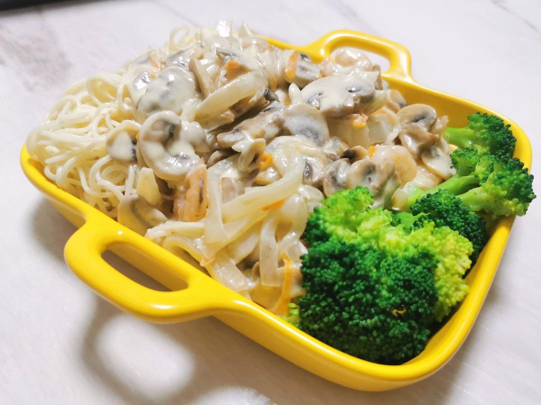 奶油蘑菇培根意大利面