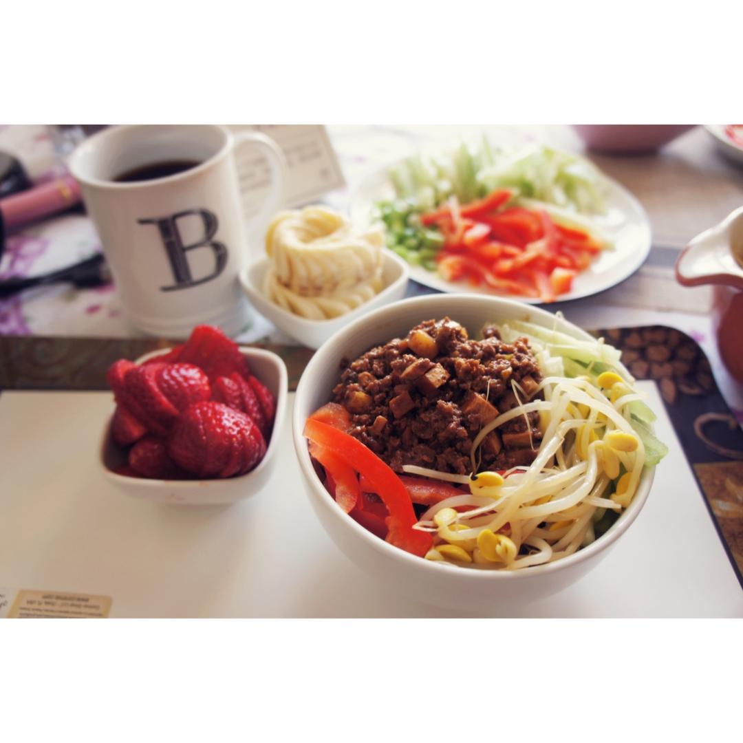 香菇牛肉炸酱面