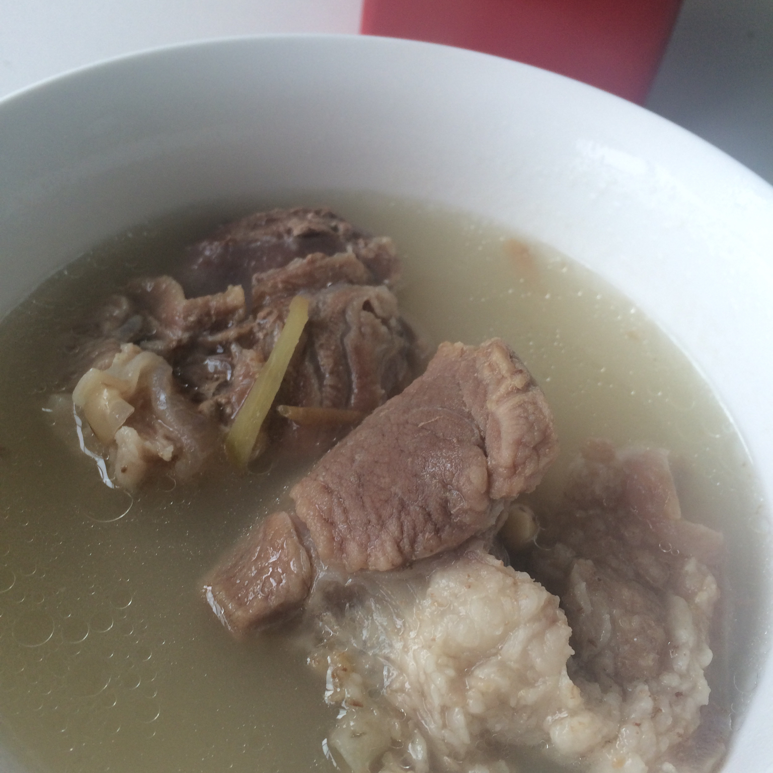 黄豆花生猪脚汤