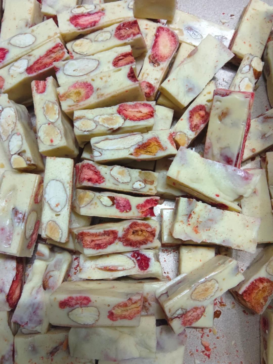 超好次的🍓草莓杏仁牛轧糖🍬