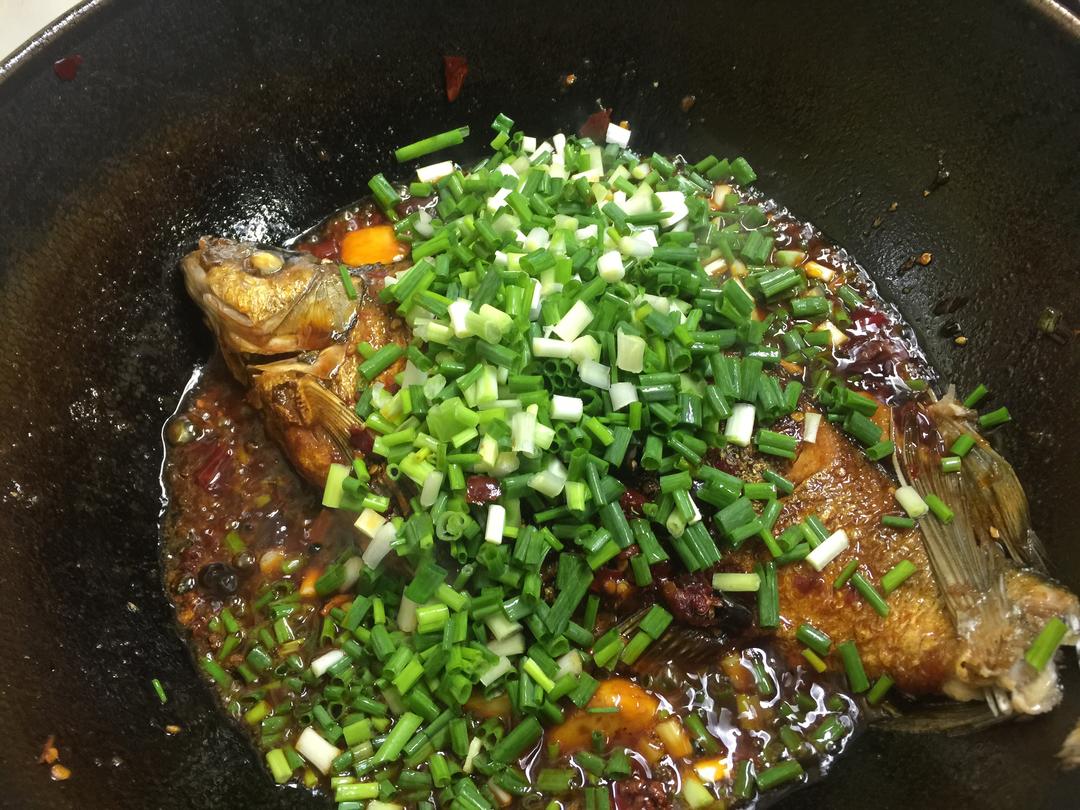 干烧鳊鱼的做法 步骤7