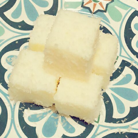 椰丝牛奶小方糕