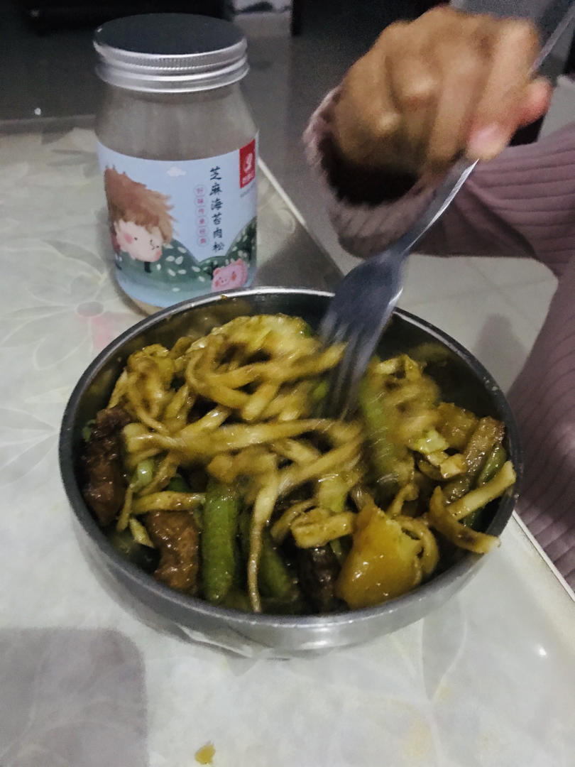 猪肉豆角土豆圆白菜焖面