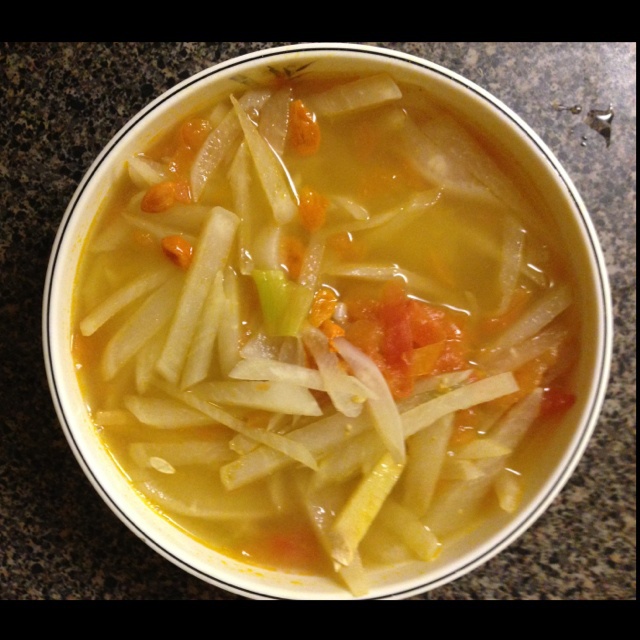 白萝卜虾皮枸杞汤