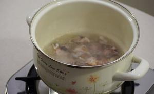 薏米冬瓜排骨汤 祛湿排毒的做法 步骤1