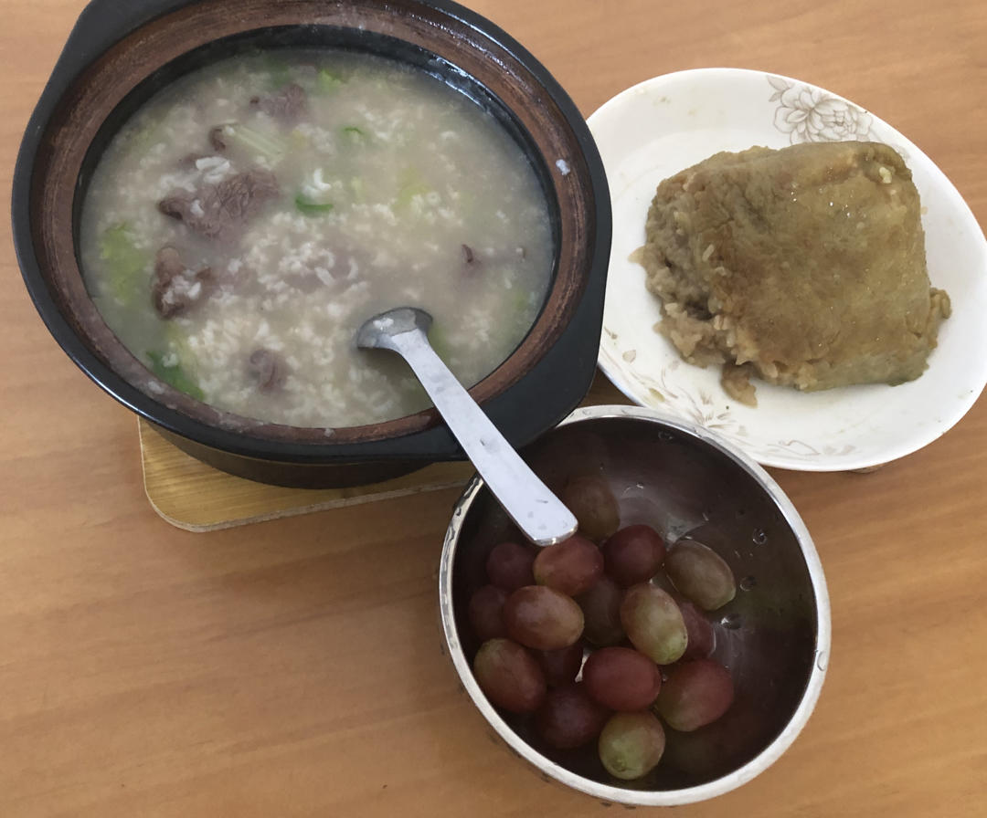 广式生菜丝牛肉粥