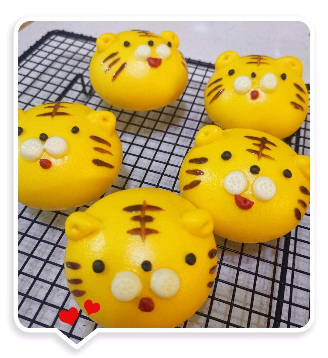 虎虎生威奶黄包
