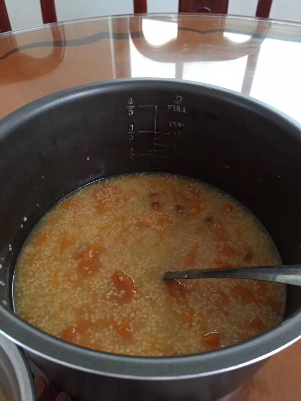 养胃粥：南瓜小米粥