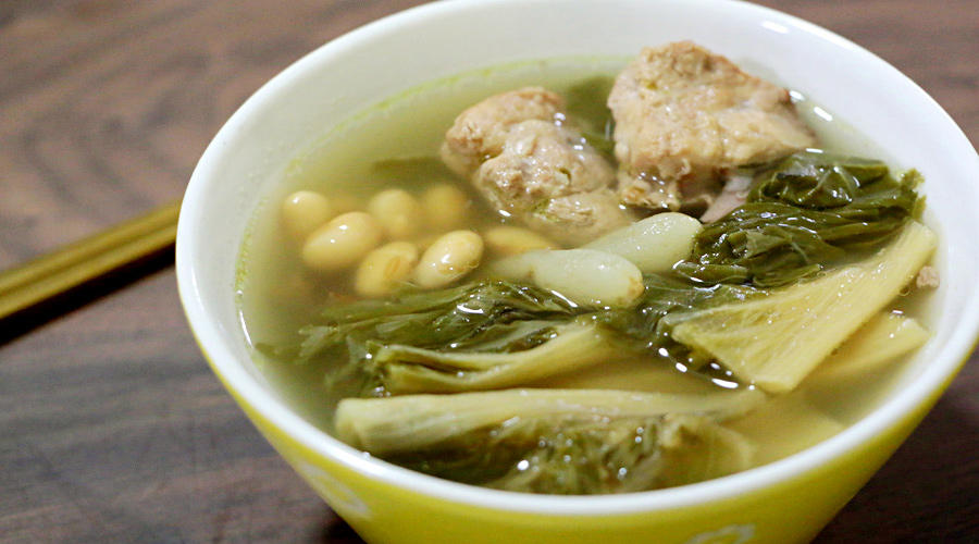 滋阴润肺的菜干排骨黄豆汤的做法