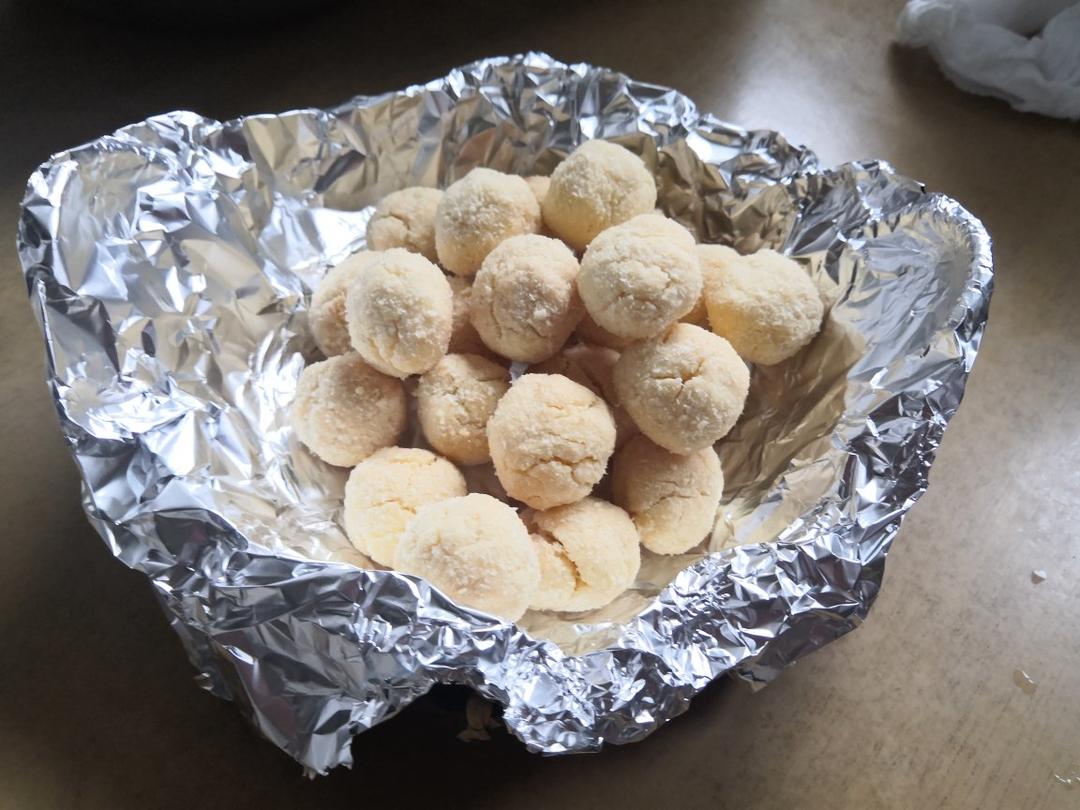 酥到人神共愤的超级酥香椰丝球 低糖版！简单快手