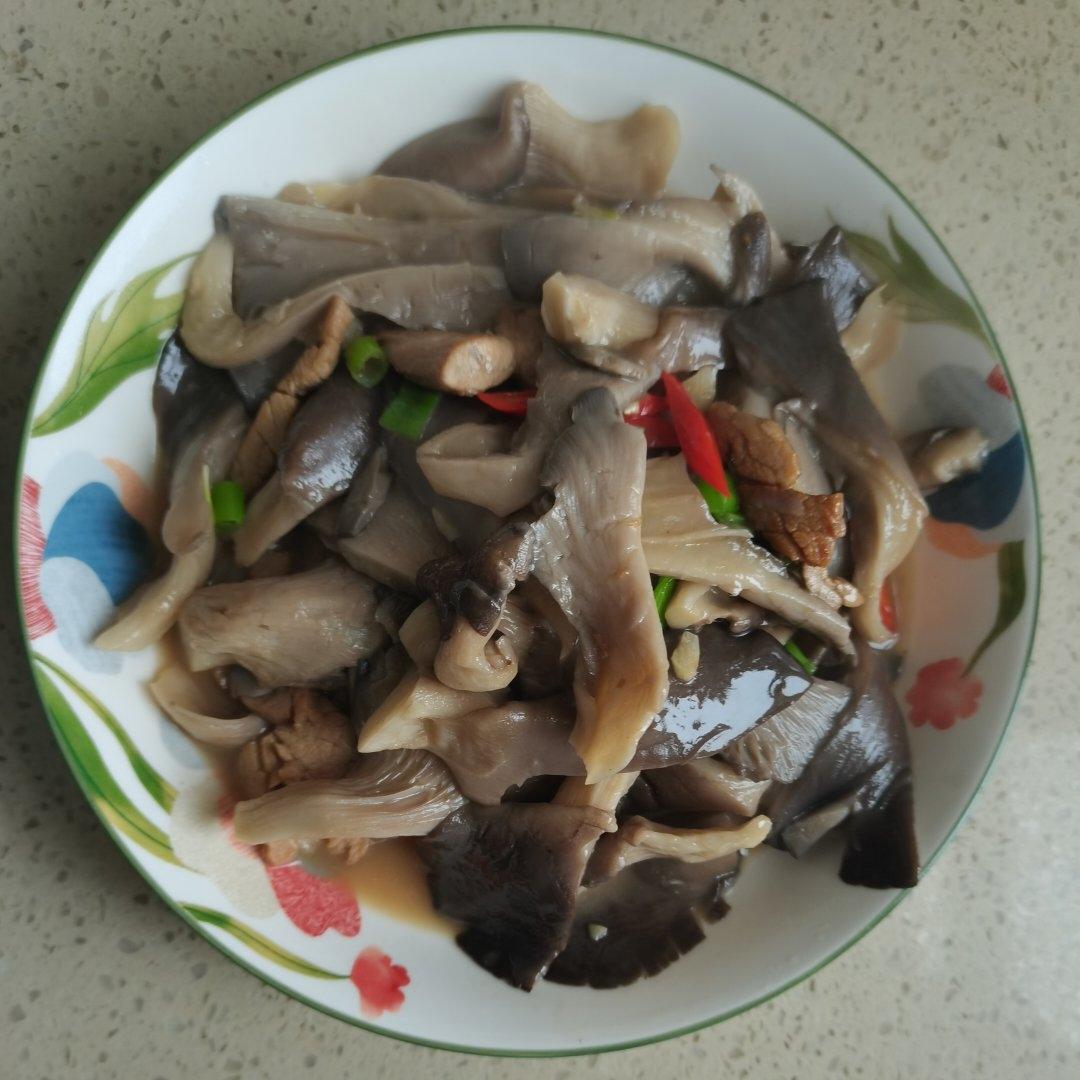 平菇炒肉片