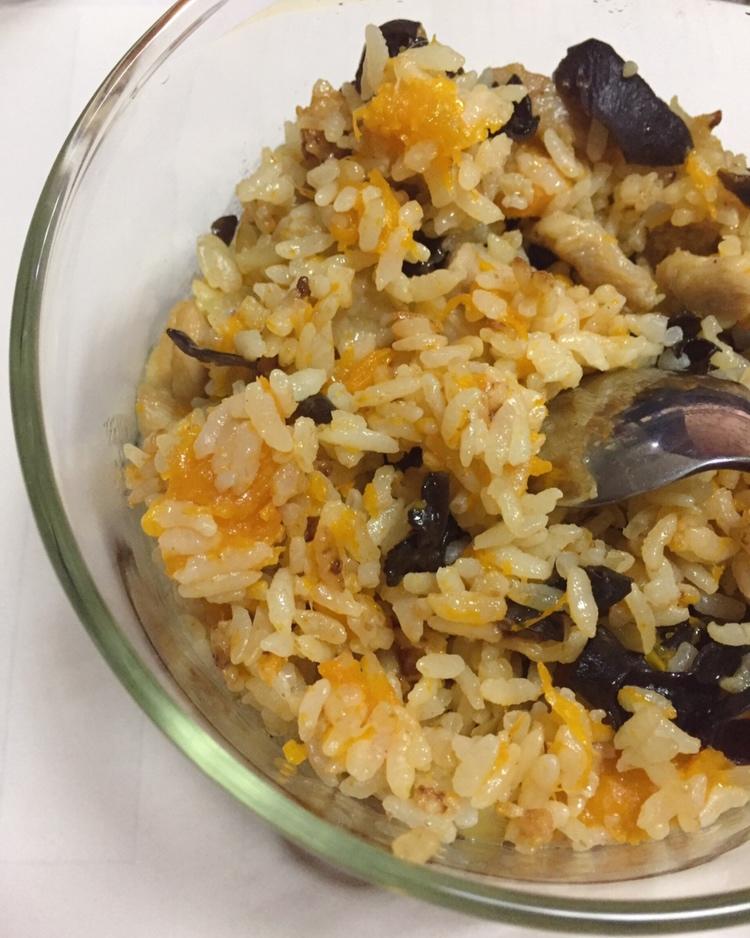 【南瓜鸡肉焖饭】