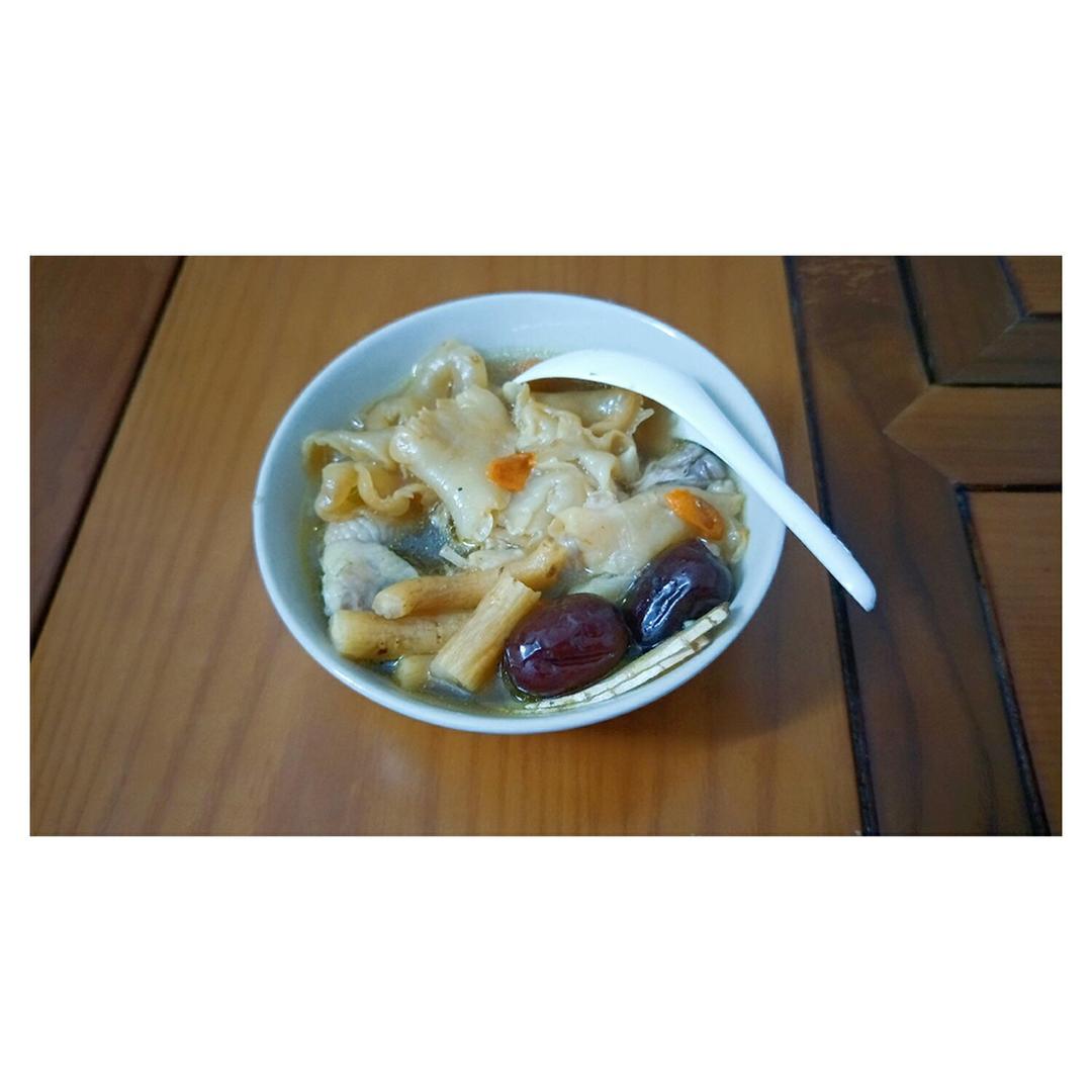 花胶当归炖鸡脚