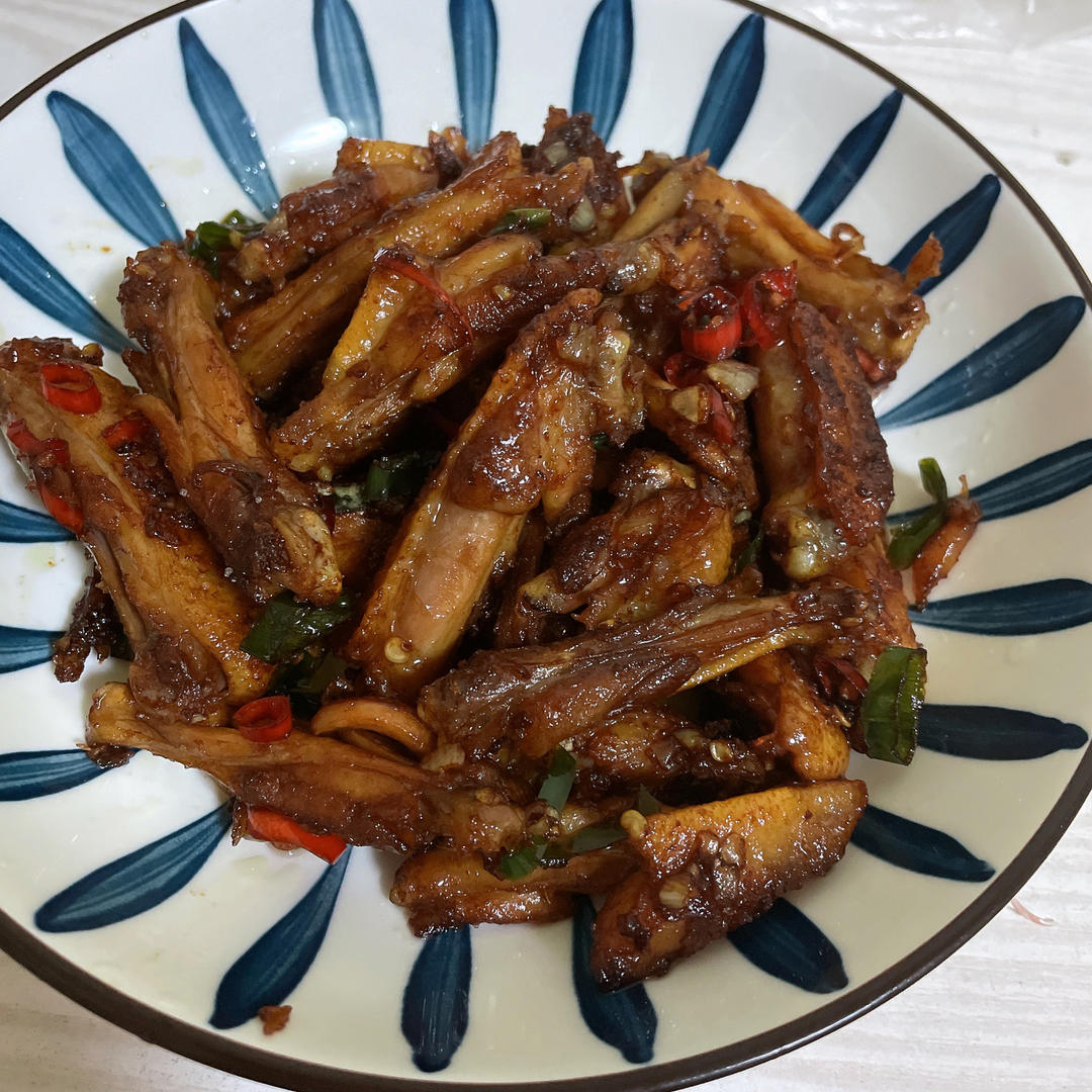 香辣鸡翅（手指都舔干净）