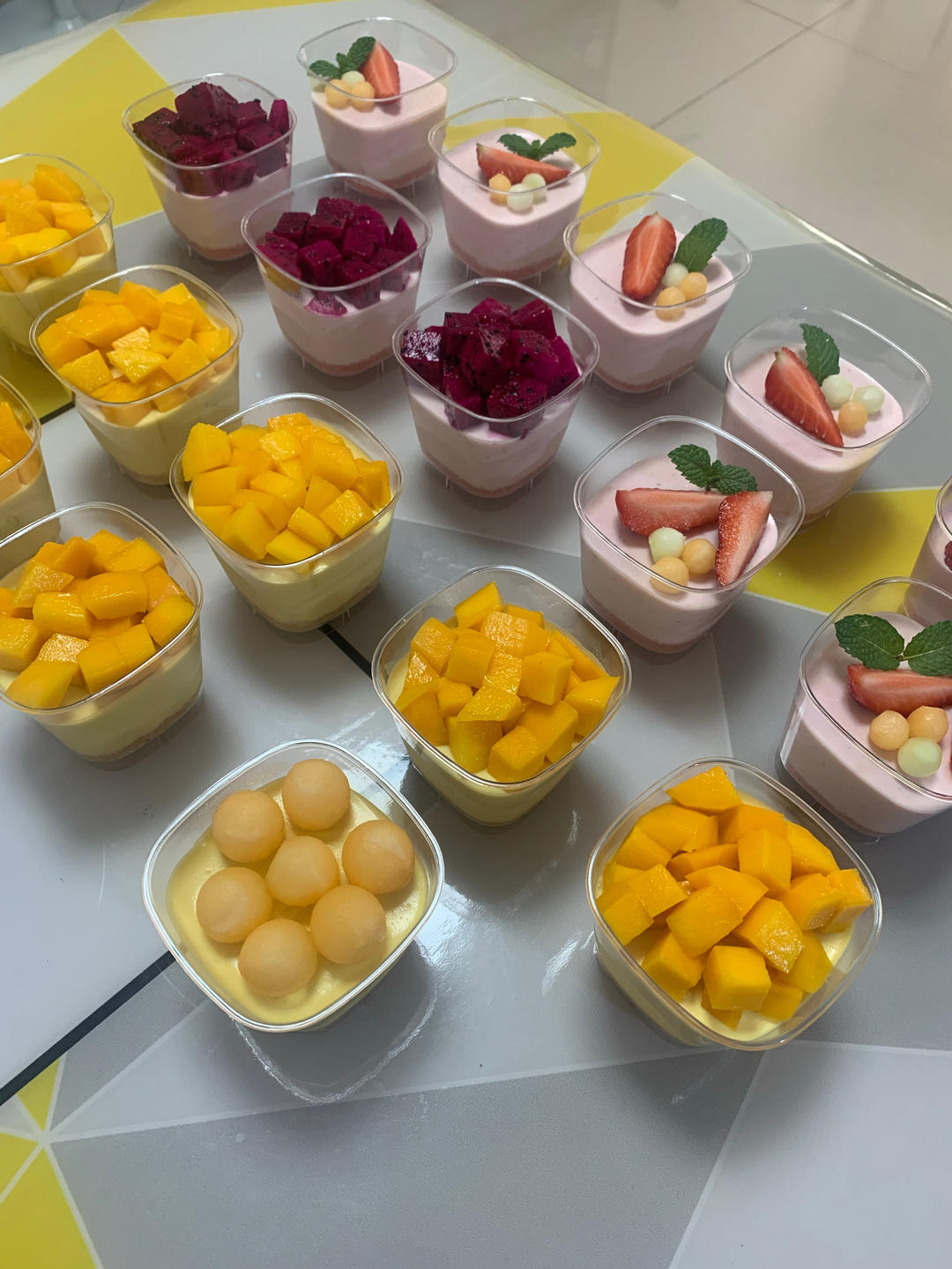 小正方形慕斯蛋糕小方杯（蓝莓味、芒果味）