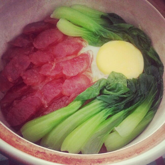 广式腊味煲仔饭