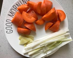 玉米萝卜炖排骨的做法 步骤2