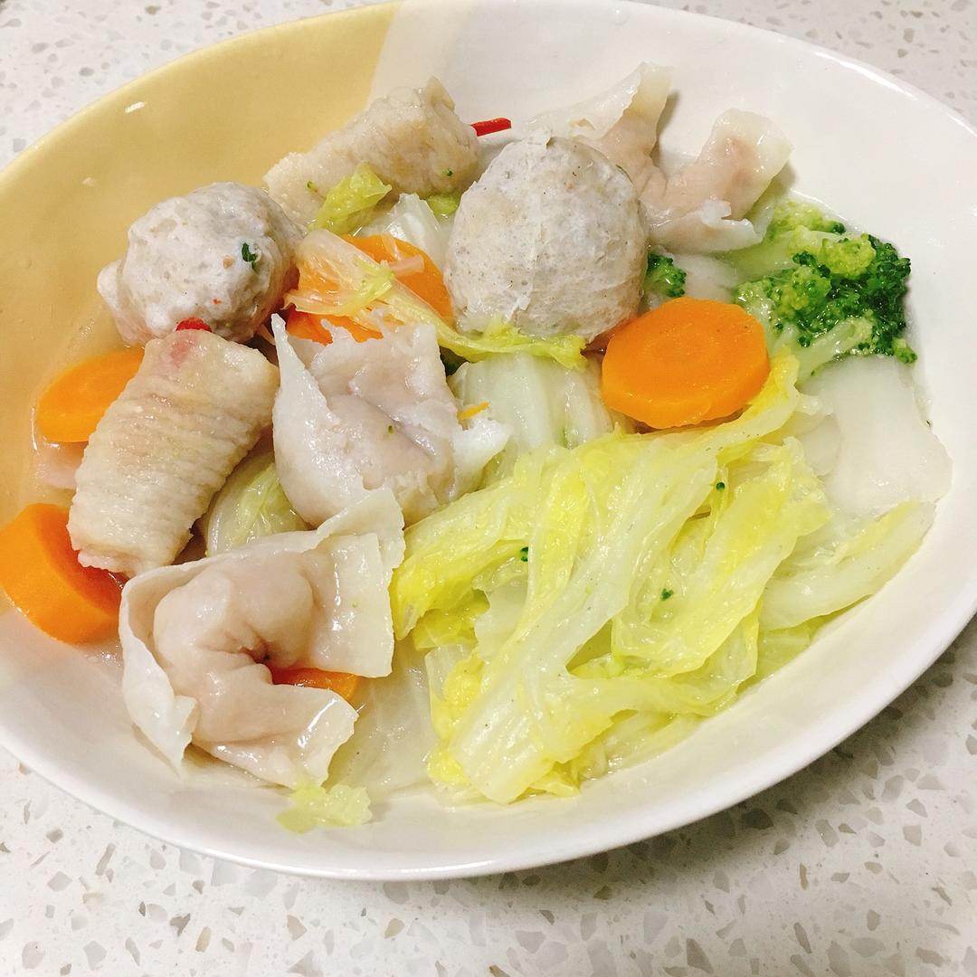 鱼饺鱼册粉丝汤