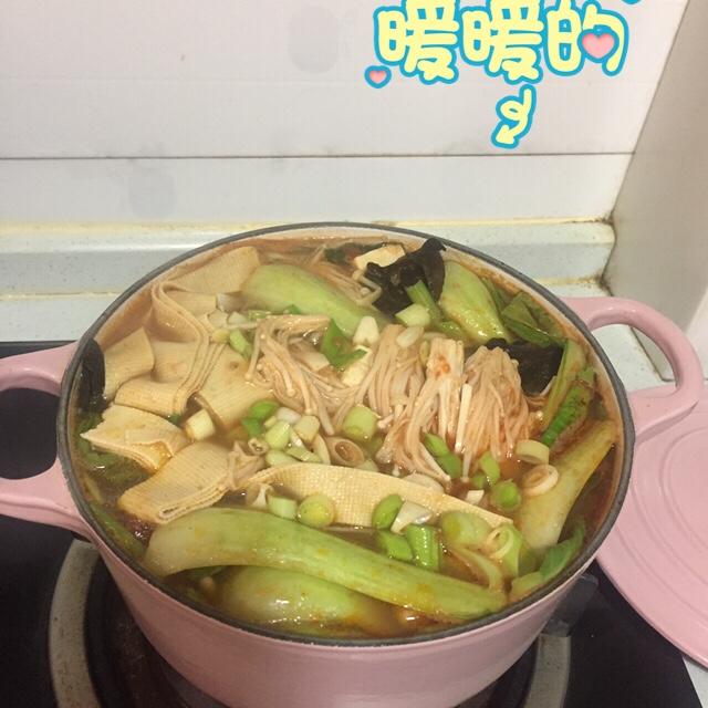 金针菇肥牛番茄锅