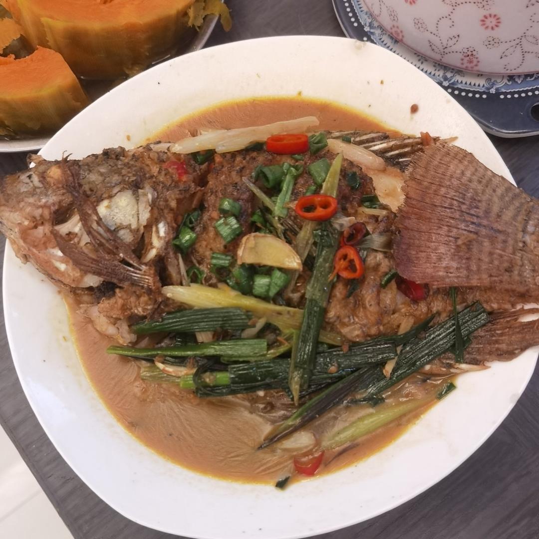 红烧罗非鱼（附鱼皮不破方法）
