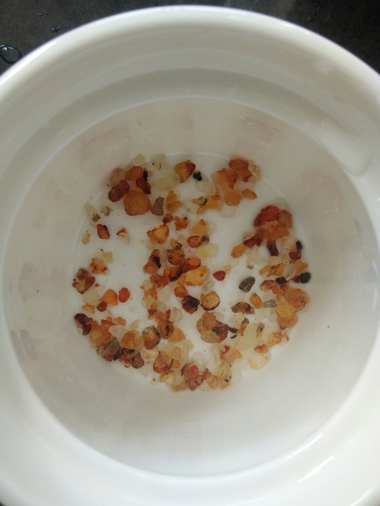 美容养颜木槿花桃胶皂角米雪燕羹的做法 步骤5