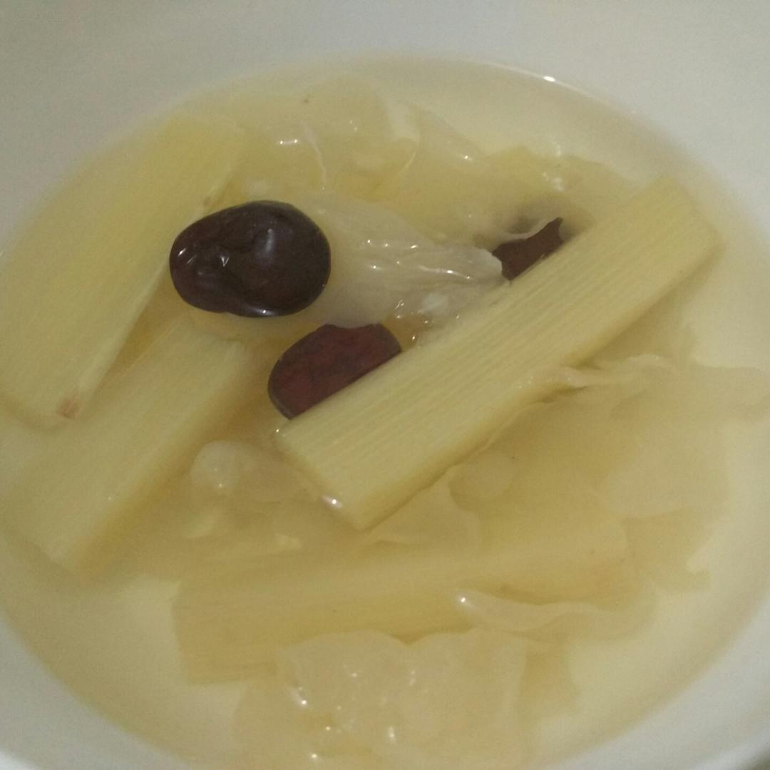 甘蔗银耳红枣糖水