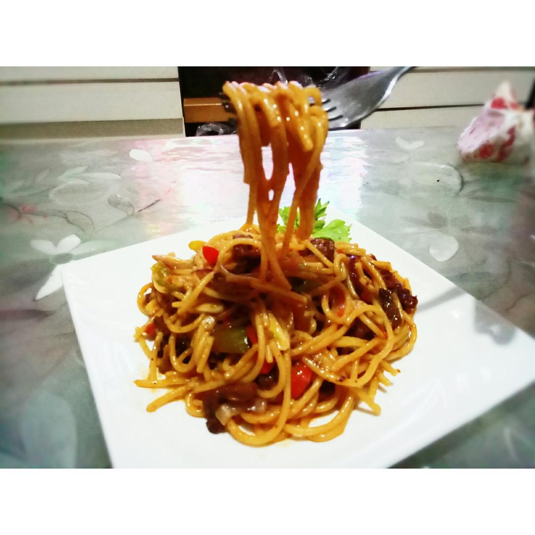黑椒牛柳炒意面