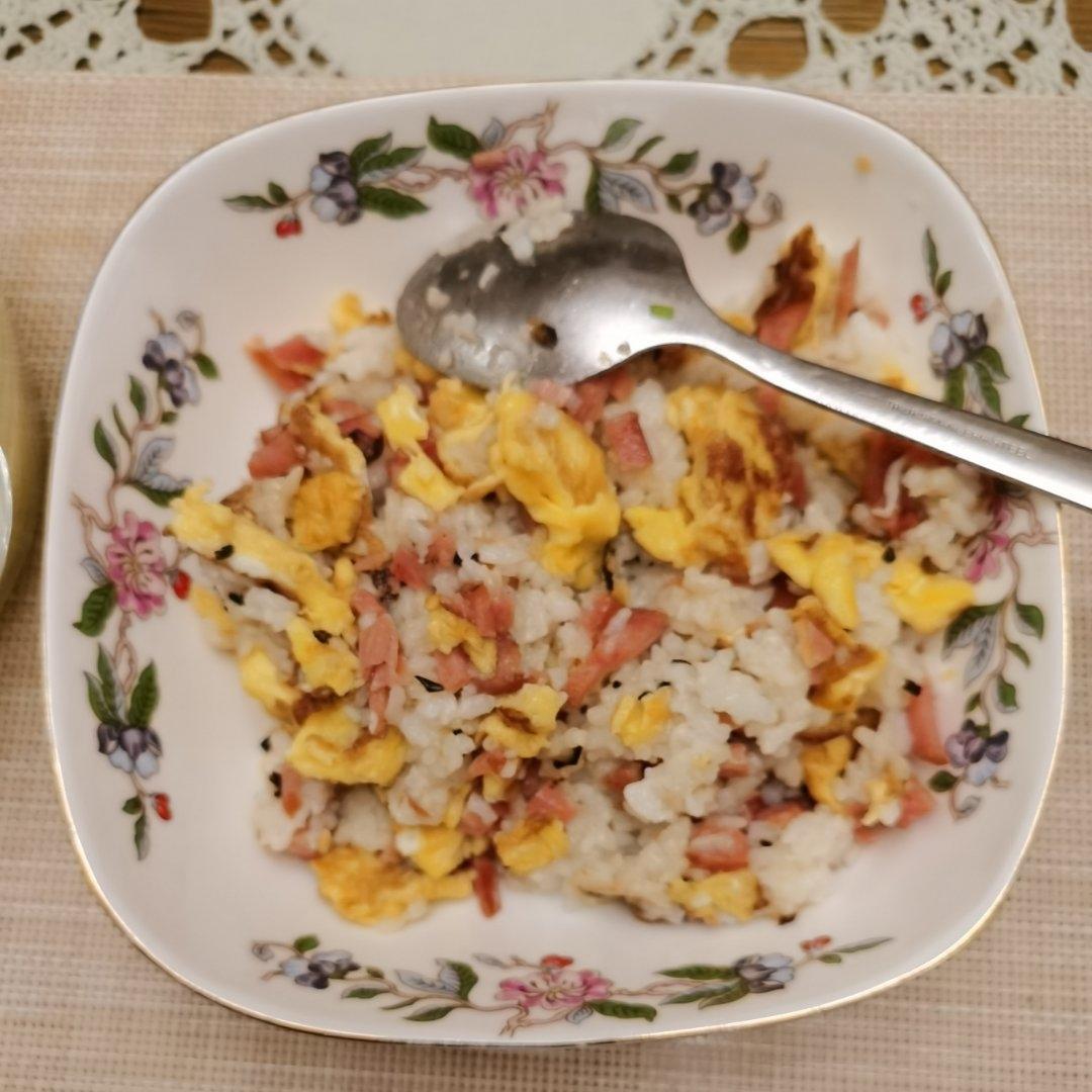 蛋炒饭（简单却好吃到爆哭）