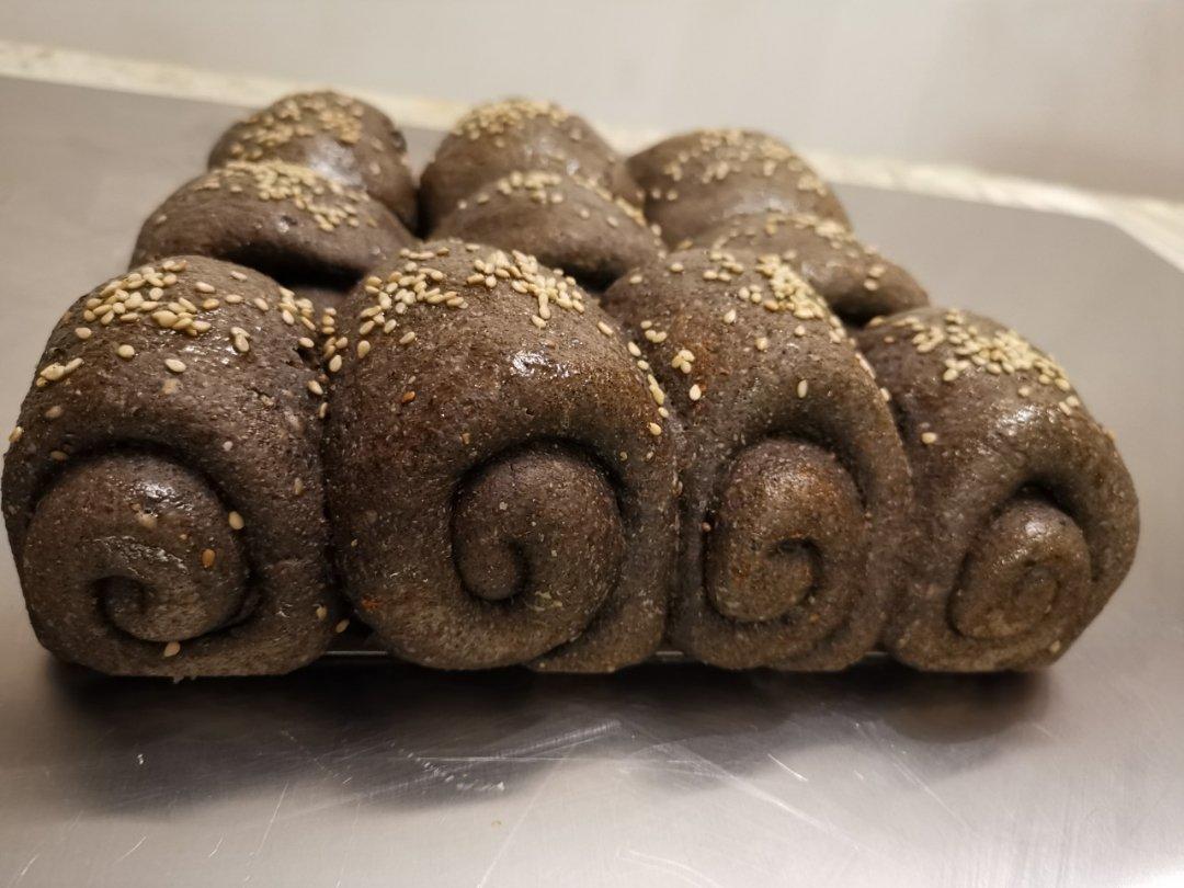 黑芝麻肉松面包