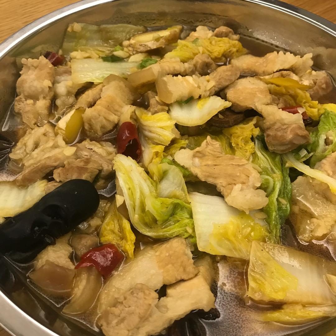 很香的白菜炖五花肉