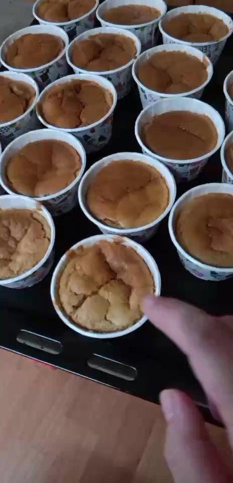 软绵绵戚风纸杯蛋糕
