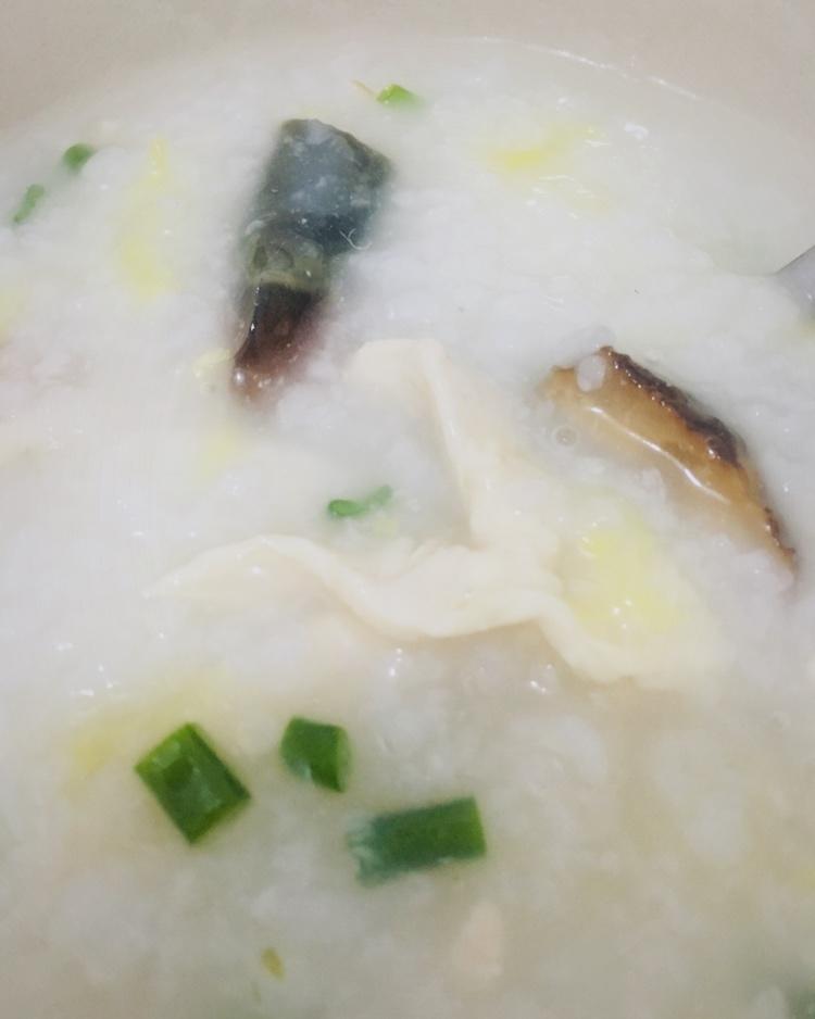 香菇鸡丝粥
