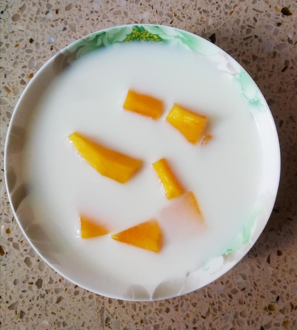 超简单的香甜润滑芒果布丁