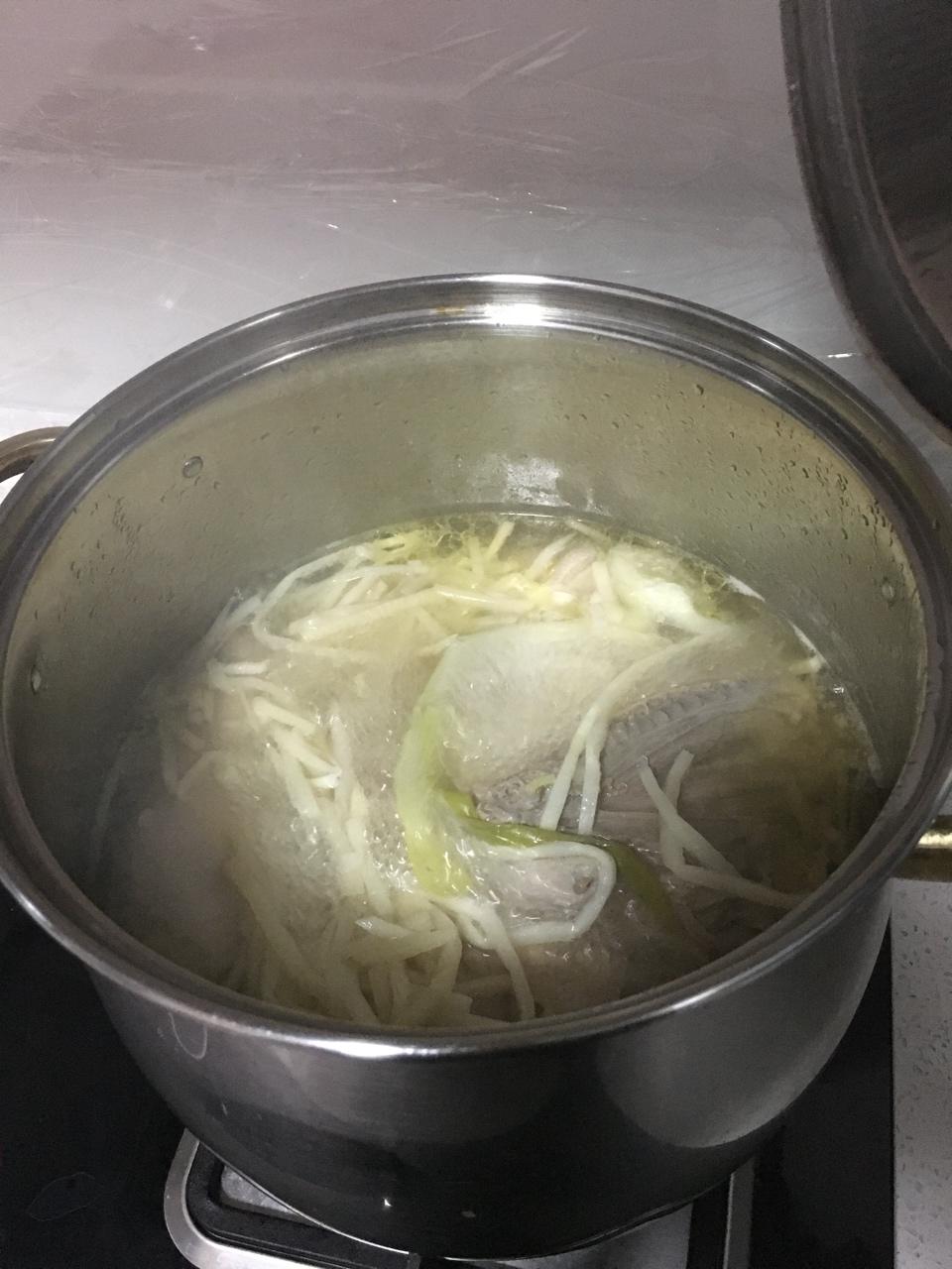 酸笋老鸭汤