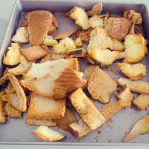 自制面包糠的做法 步骤2