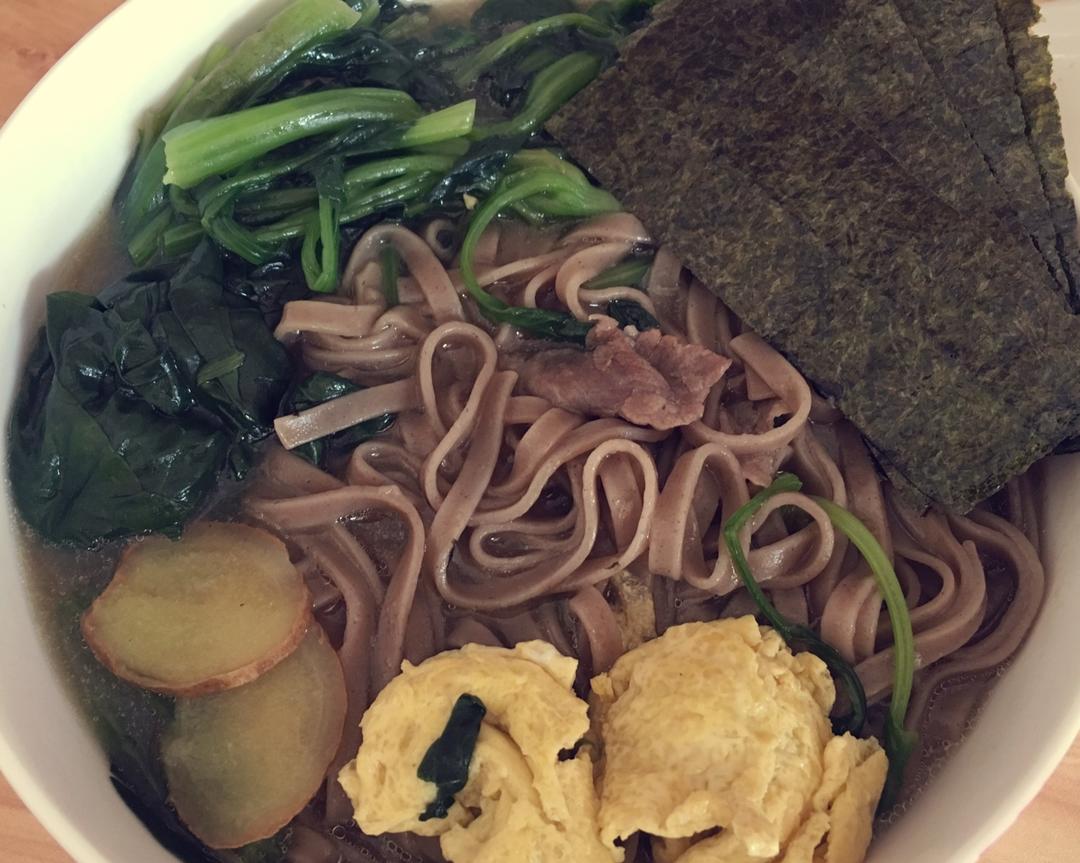 菠菜鸡蛋荞麦面