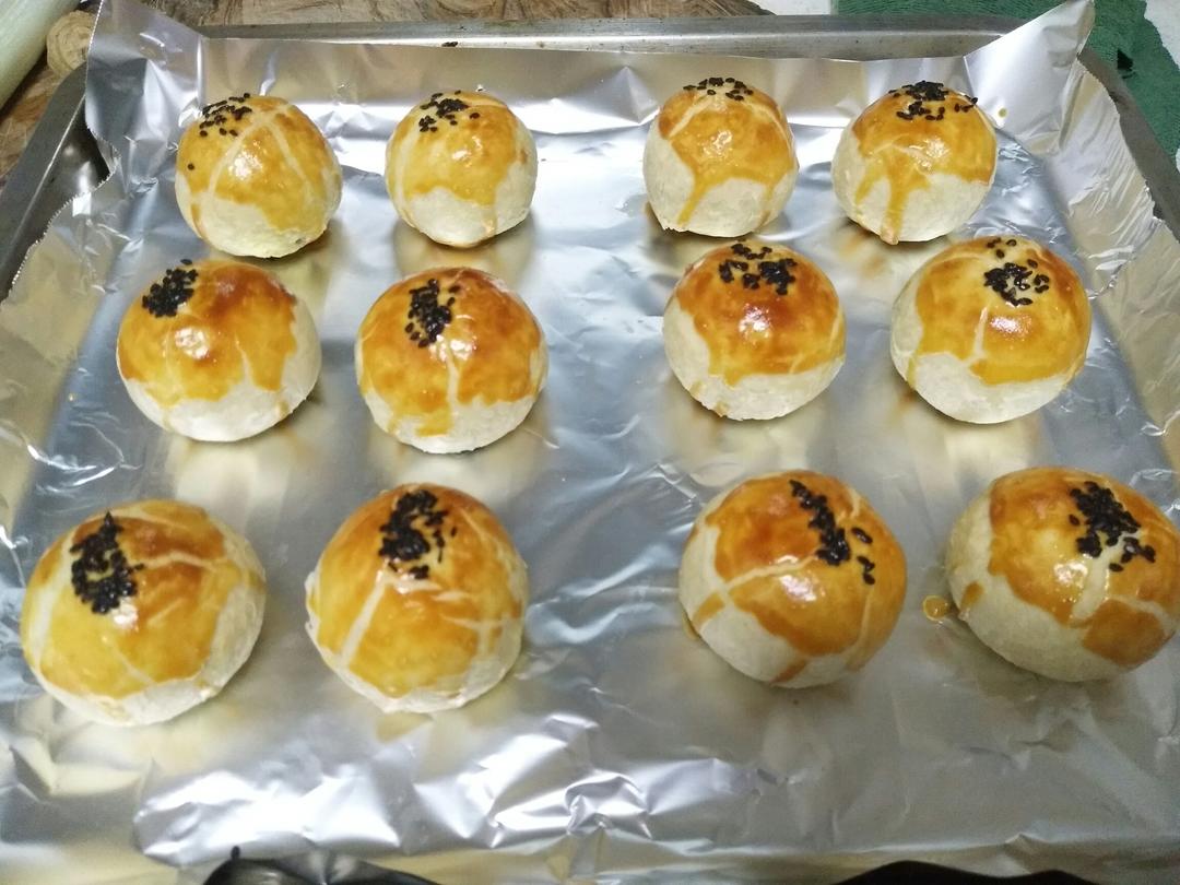 蛋黄酥 Danhuangsu