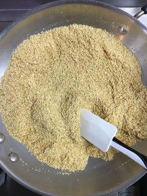小麦胚芽的炒制的做法 步骤2