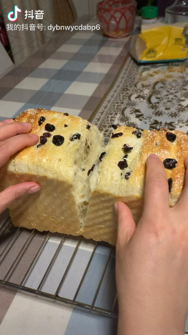 手撕蔓越莓炼乳吐司