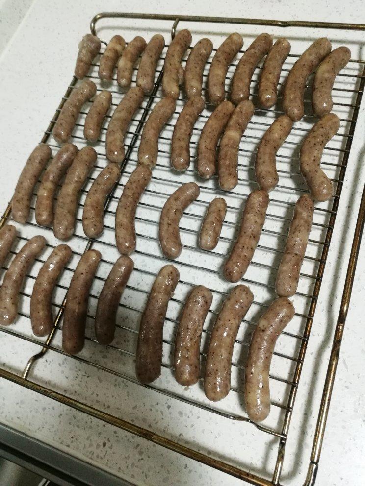 自制黑椒风味脆皮肠--多图详解手工灌肠