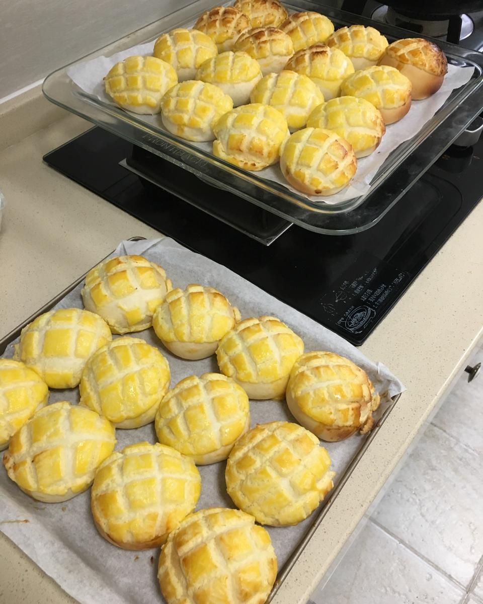 好吃到炸裂的港式菠萝包（附带制作酥皮的小视频）