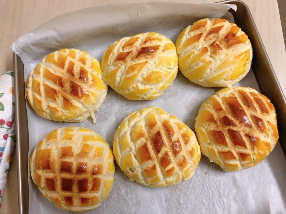 好吃到炸裂的港式菠萝包（附带制作酥皮的小视频）