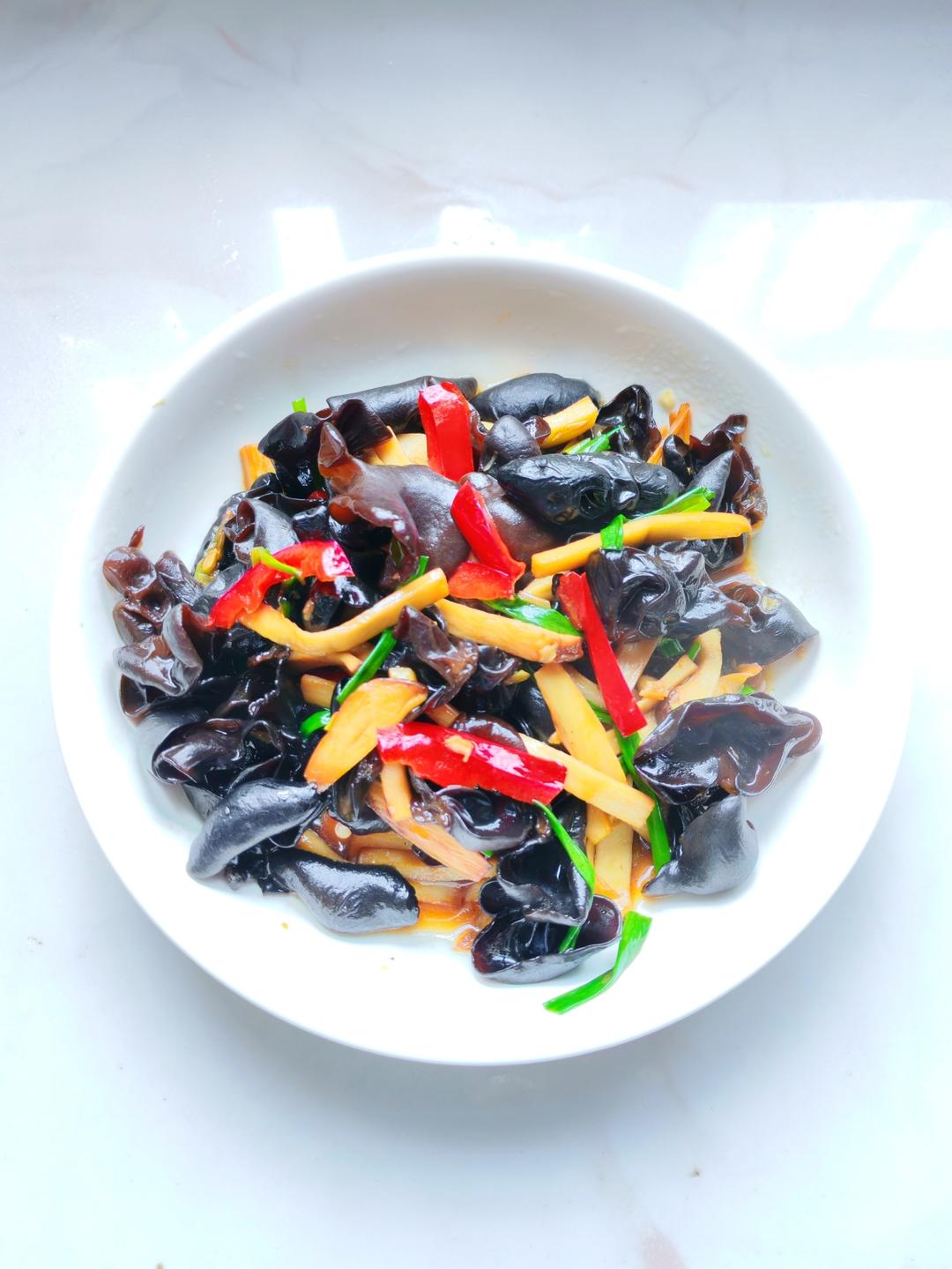 厨师长教你：“小炒黑木耳”的家常做法，味道口感很不错，收藏了