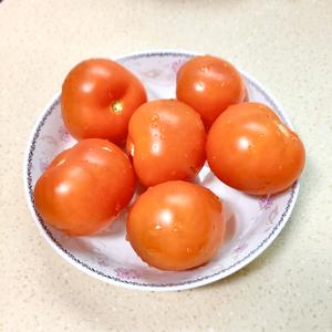 酸甜开胃的番茄冻豆腐汤的做法 步骤2