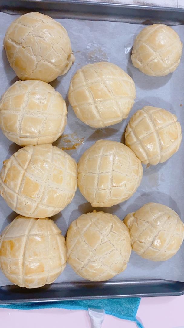 好吃到炸裂的港式菠萝包（附带制作酥皮的小视频）